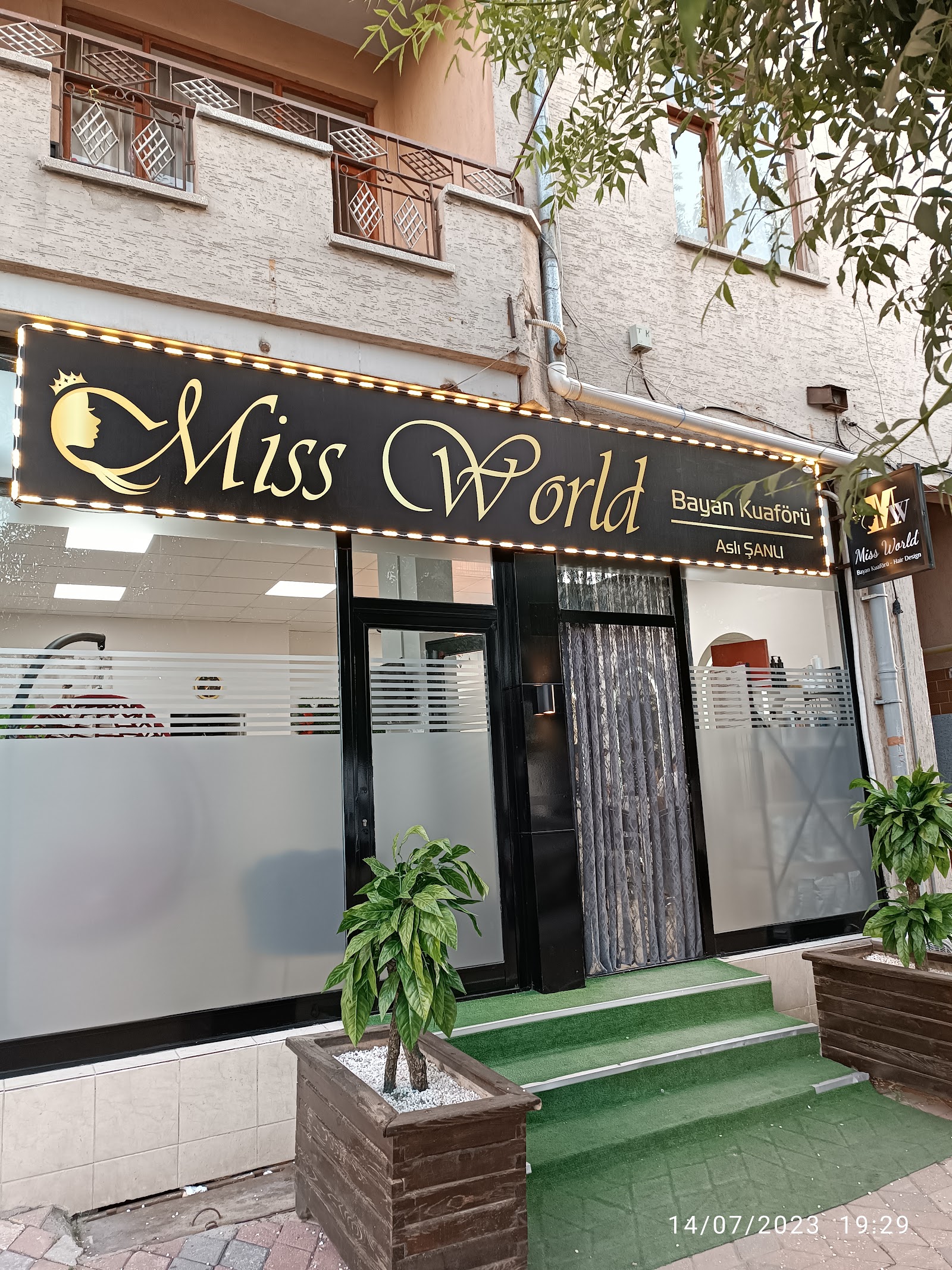 Aslı Şanlı -Miss World Bayan Kuaförü & Güzellik Salonu